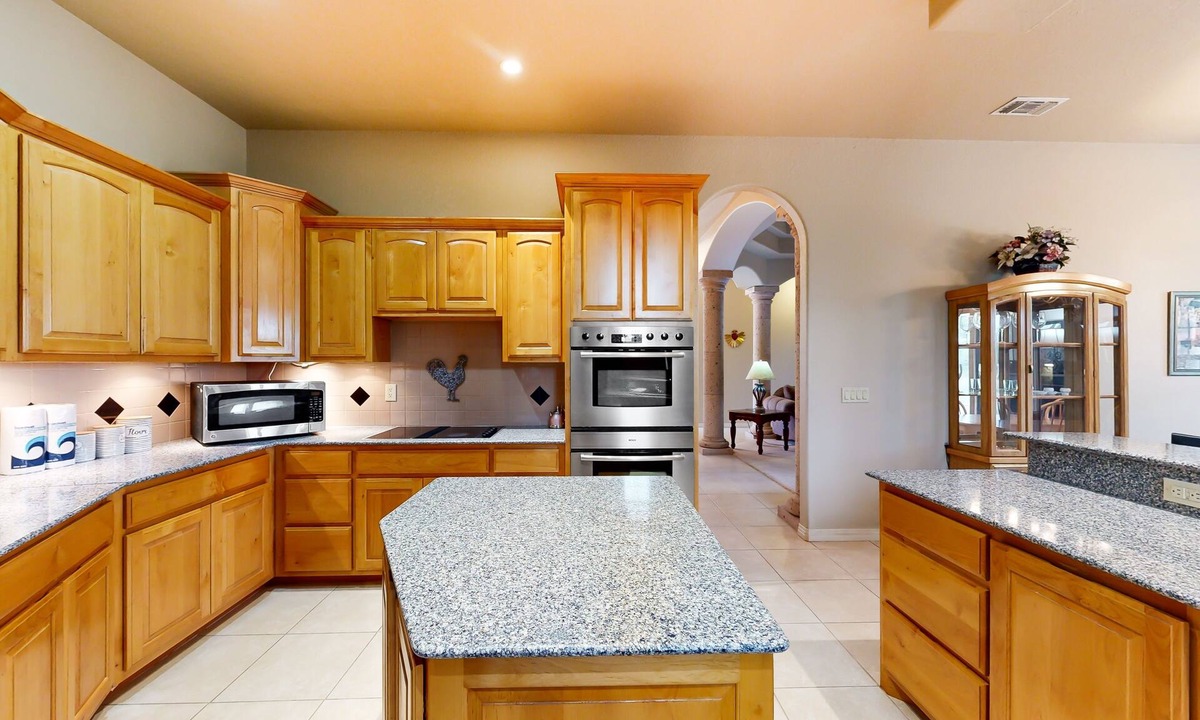 Kerrville House | Dog-friendly luxury home with private pool, fireplaces, home theatre, grill, W/D