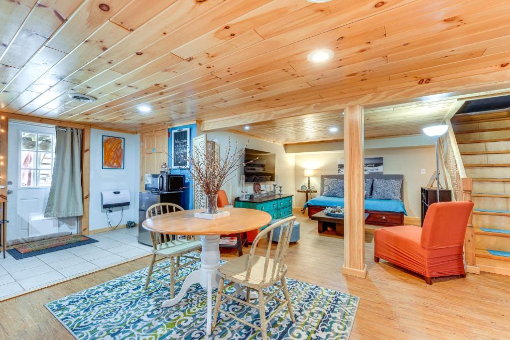 Whitehall Apartment | Dog-Friendly Mtn Retreat in Whitehall w/View!