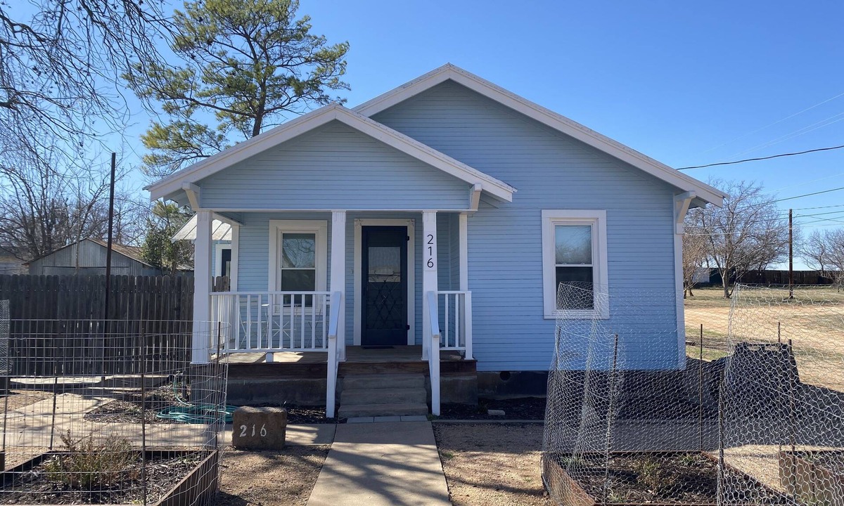 Mason House | Dog friendly NON SMOKING Cottage 1 block from Town Square