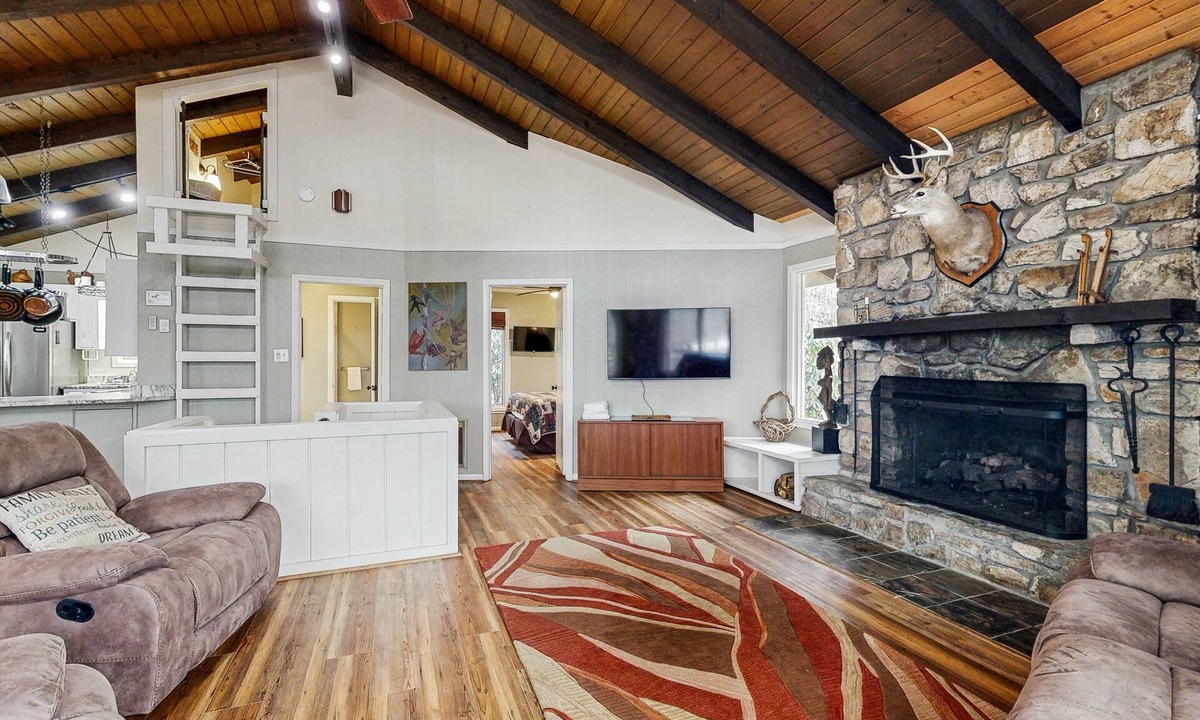 Sugar Mountain Ski Chalet | Dog-Friendly Oasis - Game Room, AC, Pool Table, & Fireplace