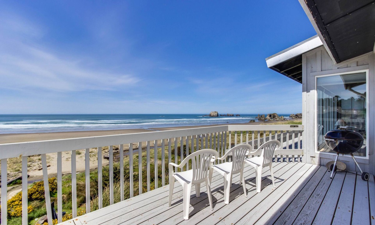 Bandon House | Dog-friendly oceanfront home w/beach access, deck-minutes from town-EV Charger