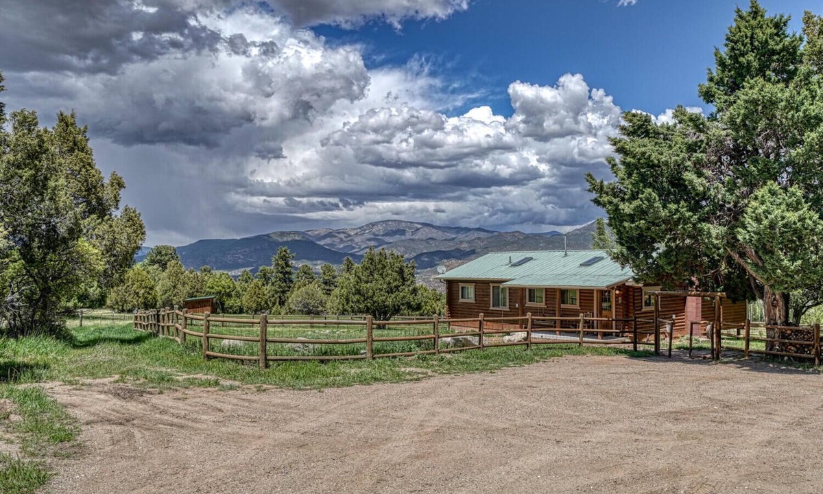 Howard Cabin | Dog Friendly Pond Private