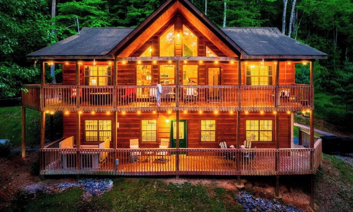 Wears Valley Cabin | Dog Friendly, Pool Table, Game Room, Hot Tub