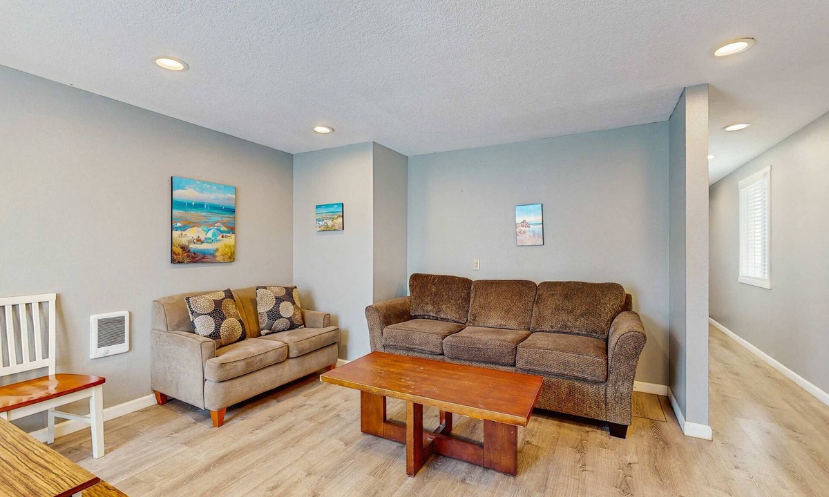 Rockaway Beach House | Dog Friendly Room with Kitchen Located Near the Beach and Downtown