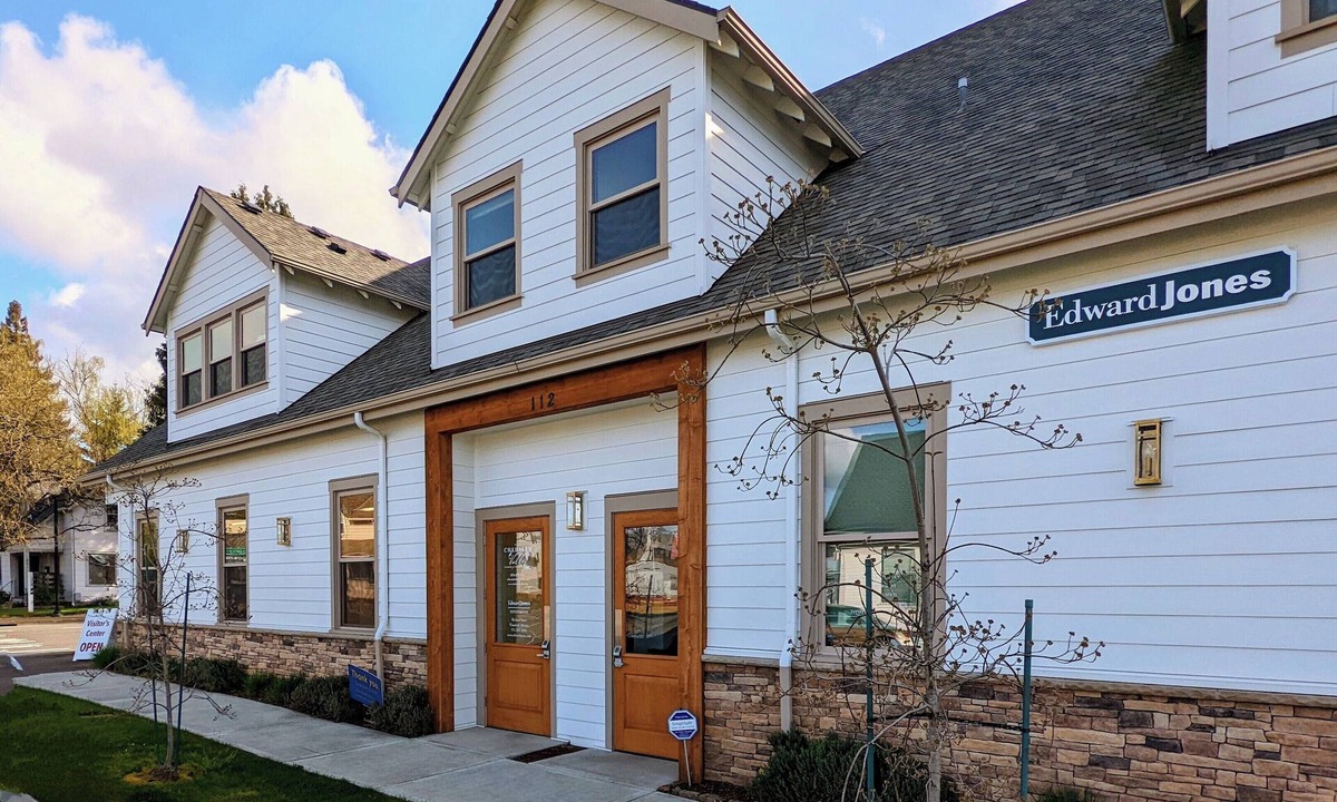 Newberg Apartment | Dog-Friendly, Sophisticated, & Chic Designer Suite