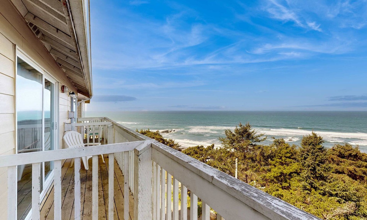 Lincoln City House | Dog-Friendly Studio with Ocean Views, WiFi, & Nearby Beach Access