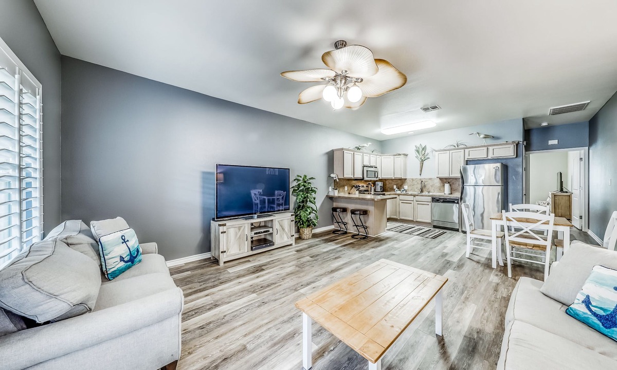 Corpus Christi House | Dog-friendly townhome complete with pool