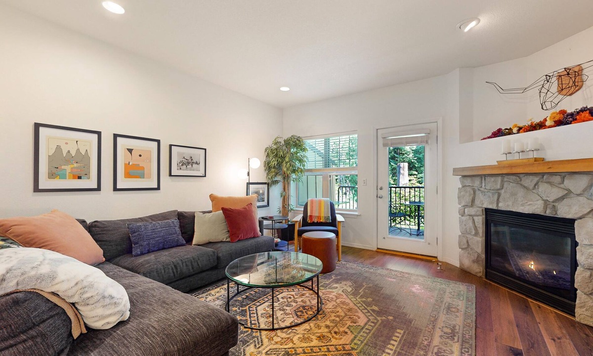 Government Camp Condo | Dog-friendly, upscale condo with shared pool & hot tub - one mile from skiing