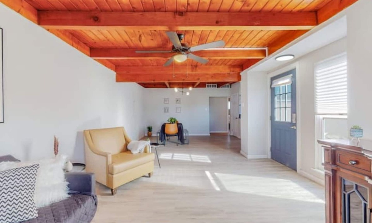 Pueblo Alto Apartment | ⟫ Dog Run & Courtyard 2 Bedroom Apt w/King Bed W&D