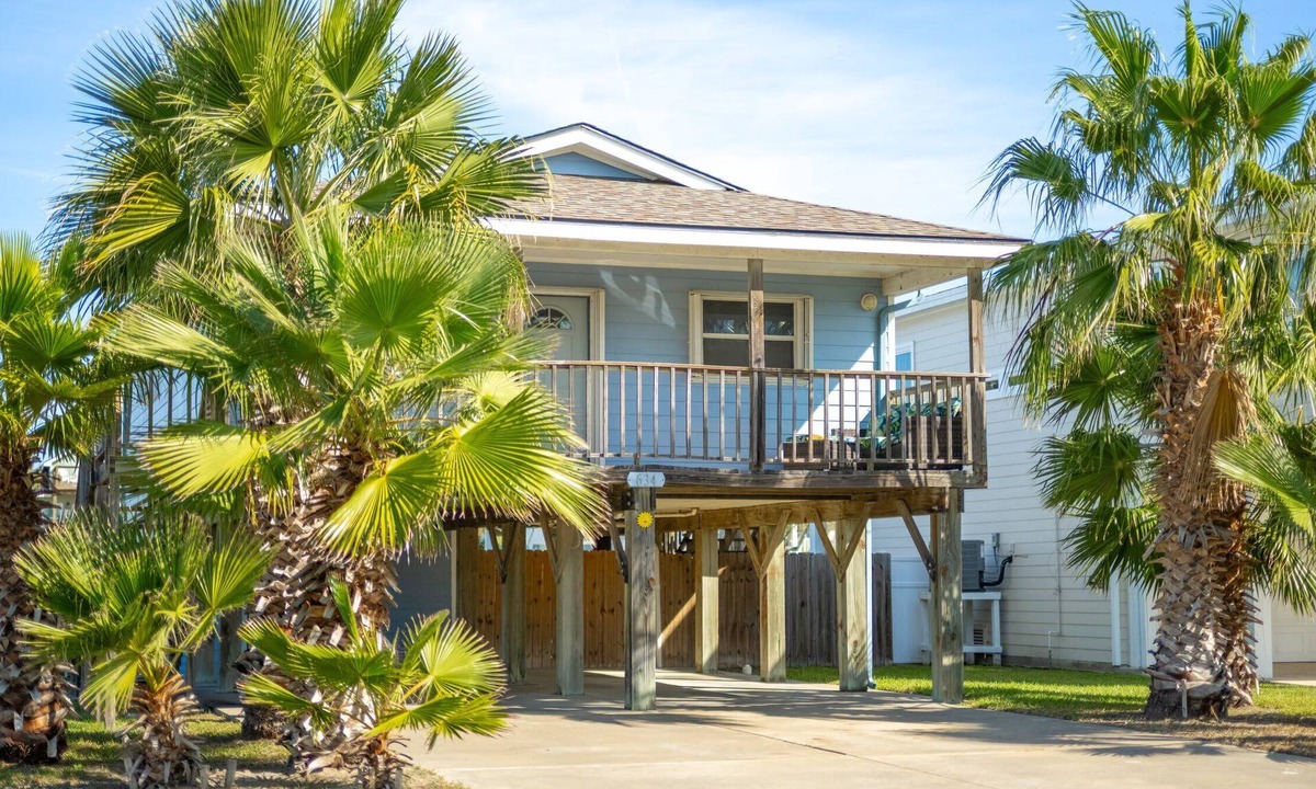 Leeward Sands House | Dogs, Boat Parking, Beach Access | Sunflower Hello