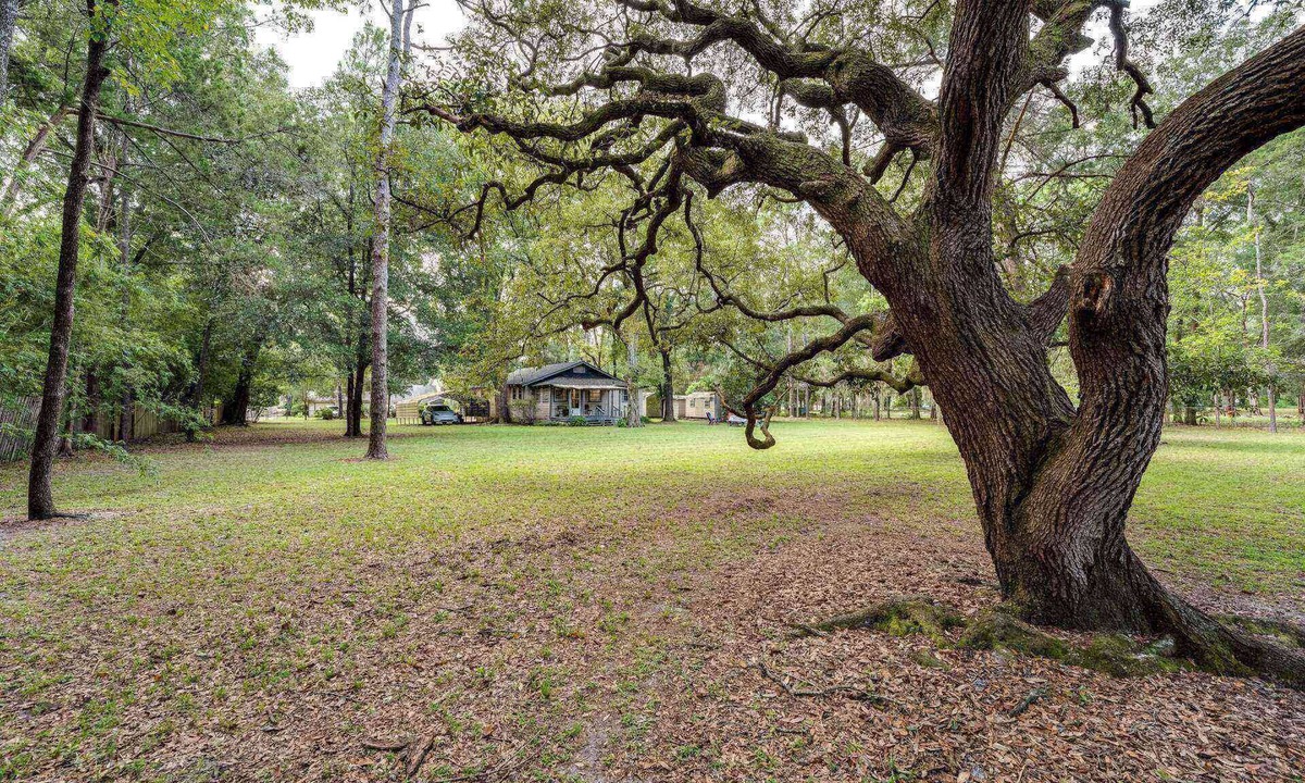 Lakeside House | Dogs Give us 5 Stars! 3BR, Fenced, Rustic Escape
