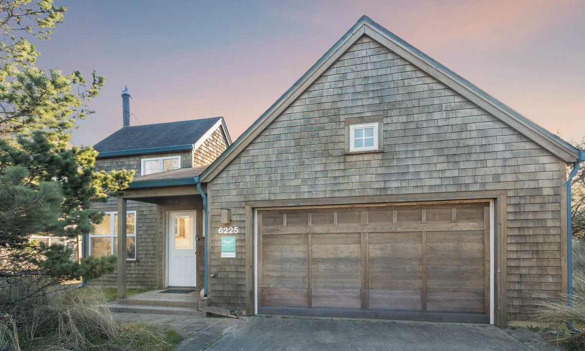 Shorepine Village House | Dogs OK! Lounge on the Large Deck, Play at the Beach Closeby or Enjoy the Views!