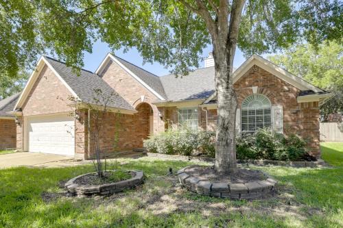 George Bush Park/Eldridge House | Dogs Welcome, Fenced Yard: Richmond Retreat!