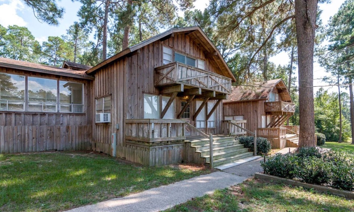 Woden Cabin | Dogwood Cabin at Tall Timbers Retreat