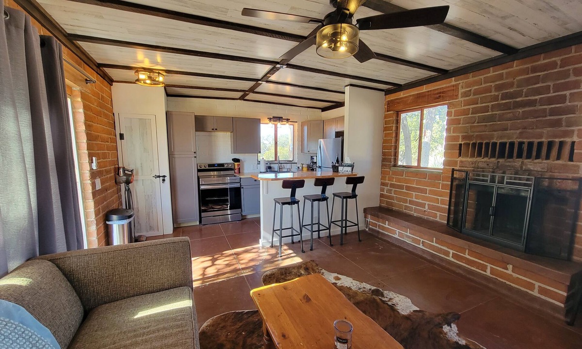 Sonoita House | Dogwood Flats - A cozy guest house in the oak trees!
