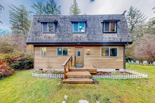 Anderson Island House | Dogwood Place