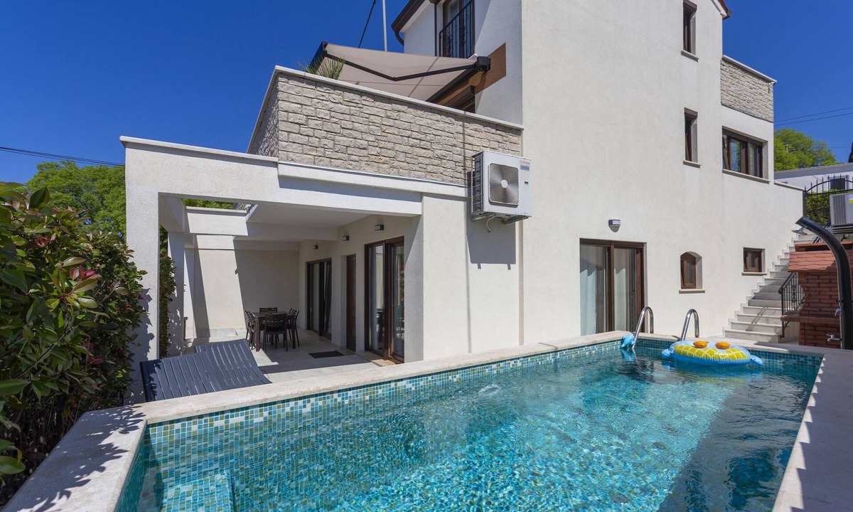 Mugeba Apartment | Dolce Vita Apartment 1 with Heated Private Pool