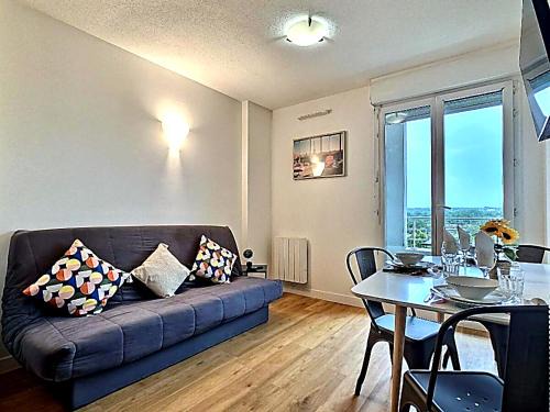 Chelles Apartment | Dolce Vita II - DisneyLand & Paris - 5 mins to Train Station