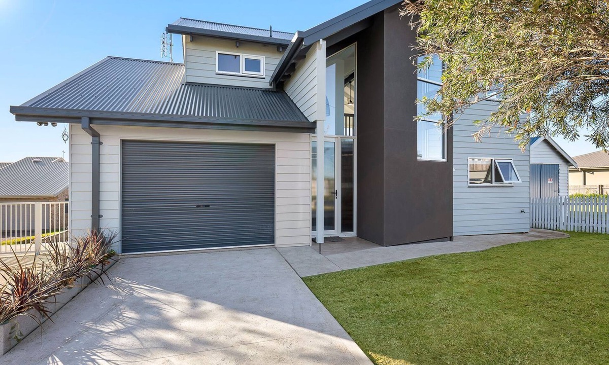 Dalmeny House | Dollini Views - Unit 2 - 14 Jocelyn St, Dalmeny