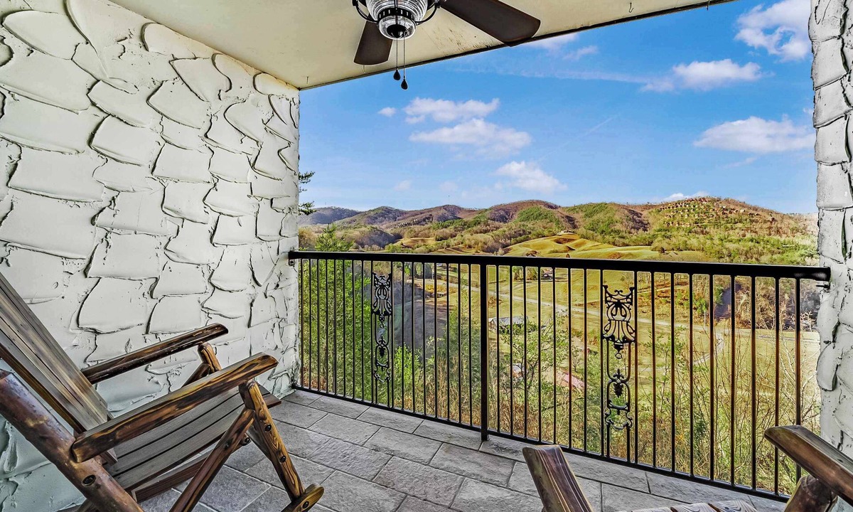 Caton Condo | Dolly's Castle Unit 4