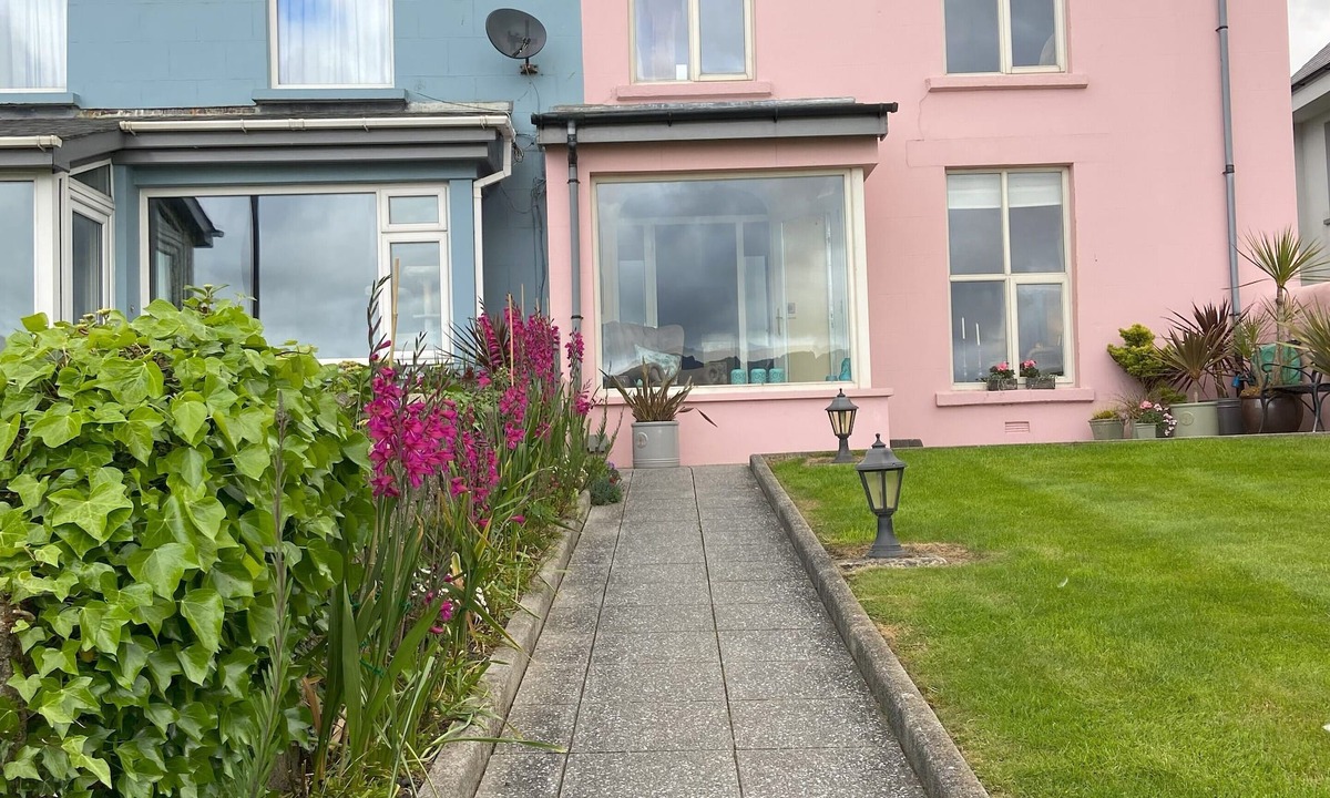 Warrenpoint House | Dolly's Cottage on the Bay