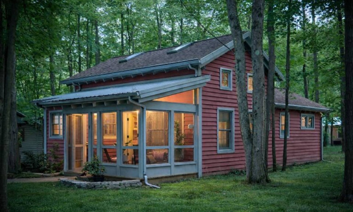 Fennville House | Dollybrook 4: Bubblegum Bungalow | Pool