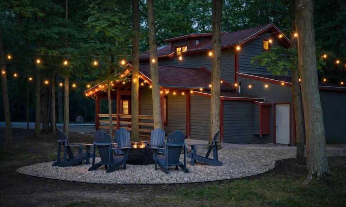 Fennville House | Dollybrook 5: Secret Garden | Hot Tub & Pool