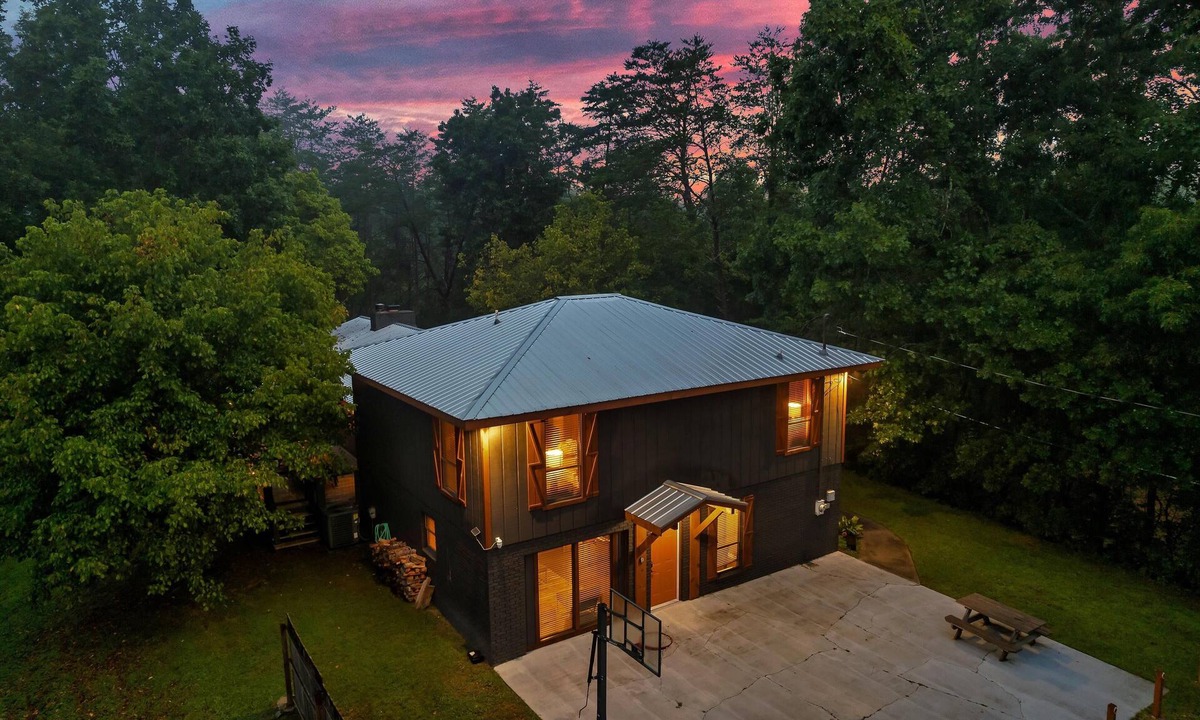 Caton Cabin | Dollywood open—only 15 min away on acreage!