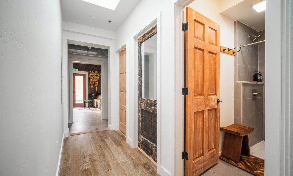 Lewis Hostel | Dolores Bike Hostel