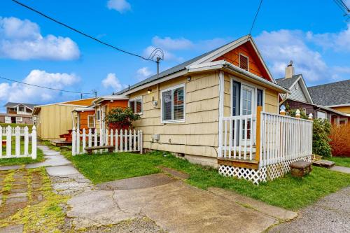 Rockaway Beach House | Dolphin 3