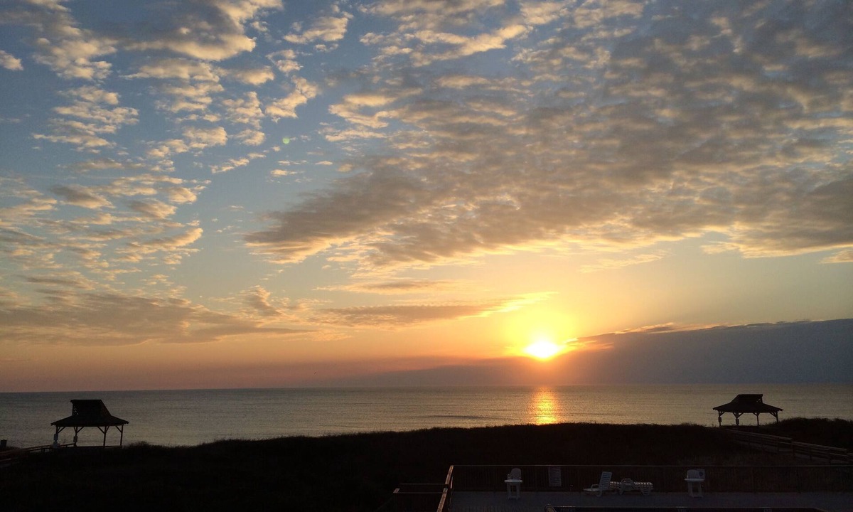 Duck Condo | Dolphin Dawn - See Dolphins at Dawn from your deck!