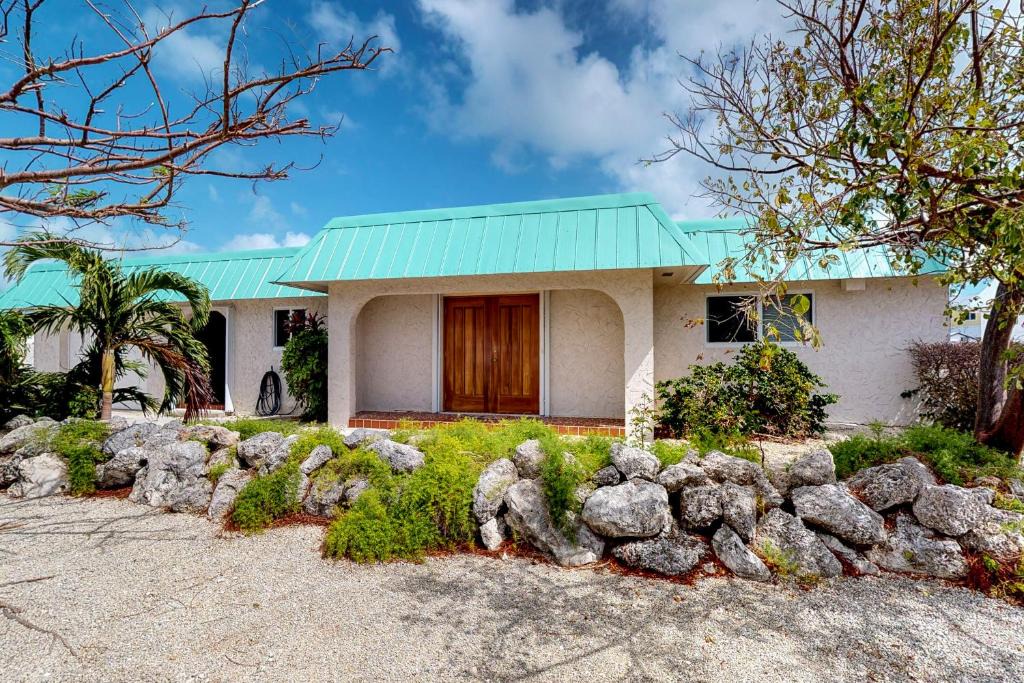 Marathon House | Dolphin Retreat