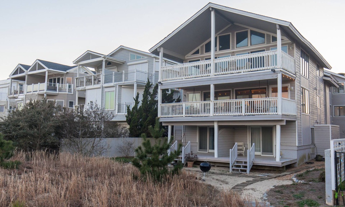 Northeast Virginia Beach House | Dolphin's Den - Oceanfront - North End VB