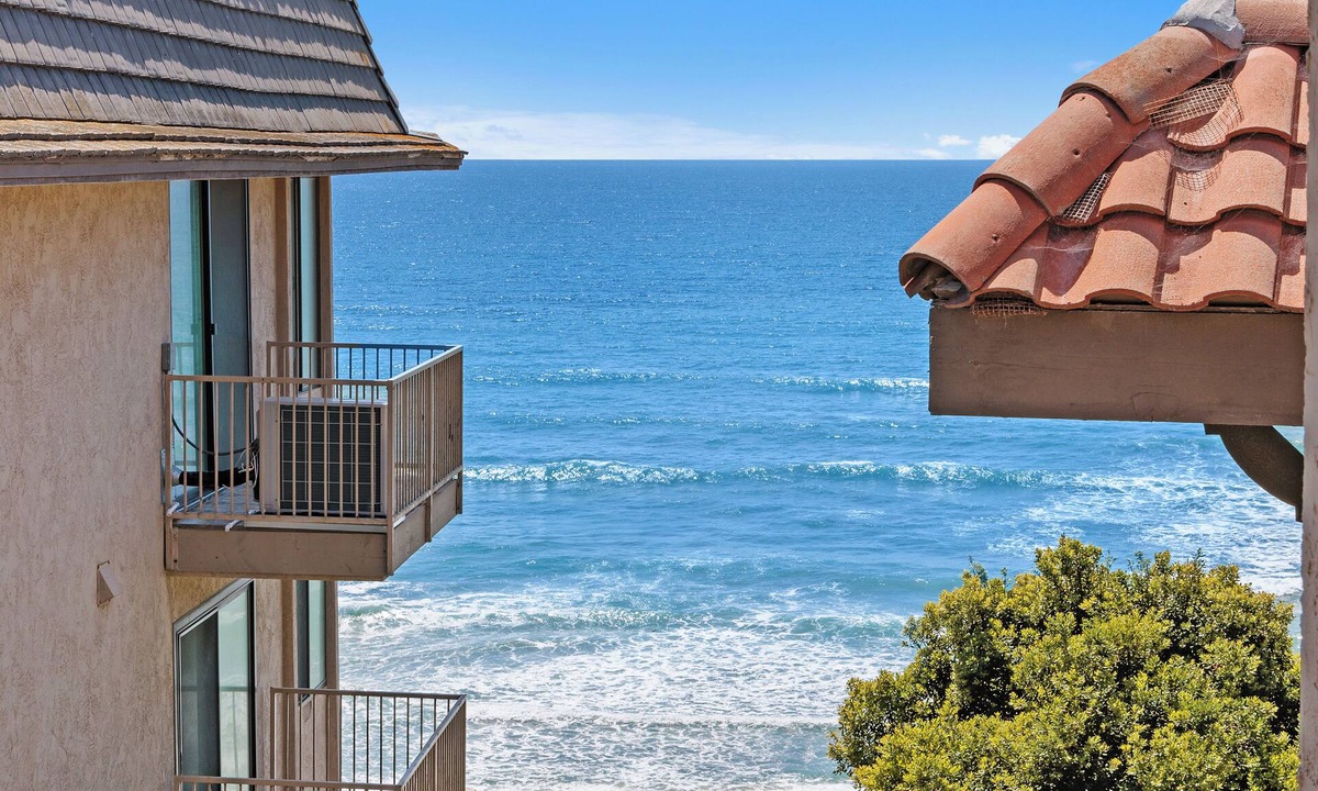 Solana Beach Condo | Dolphin's Drift - Top floor corner unit with ocean views