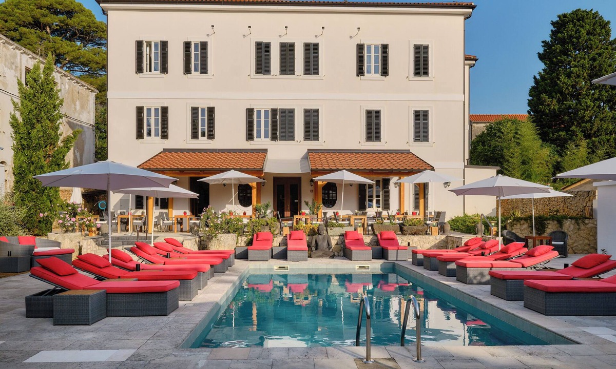 Veli Losinj Hotel | Dolphin Suites Hotel