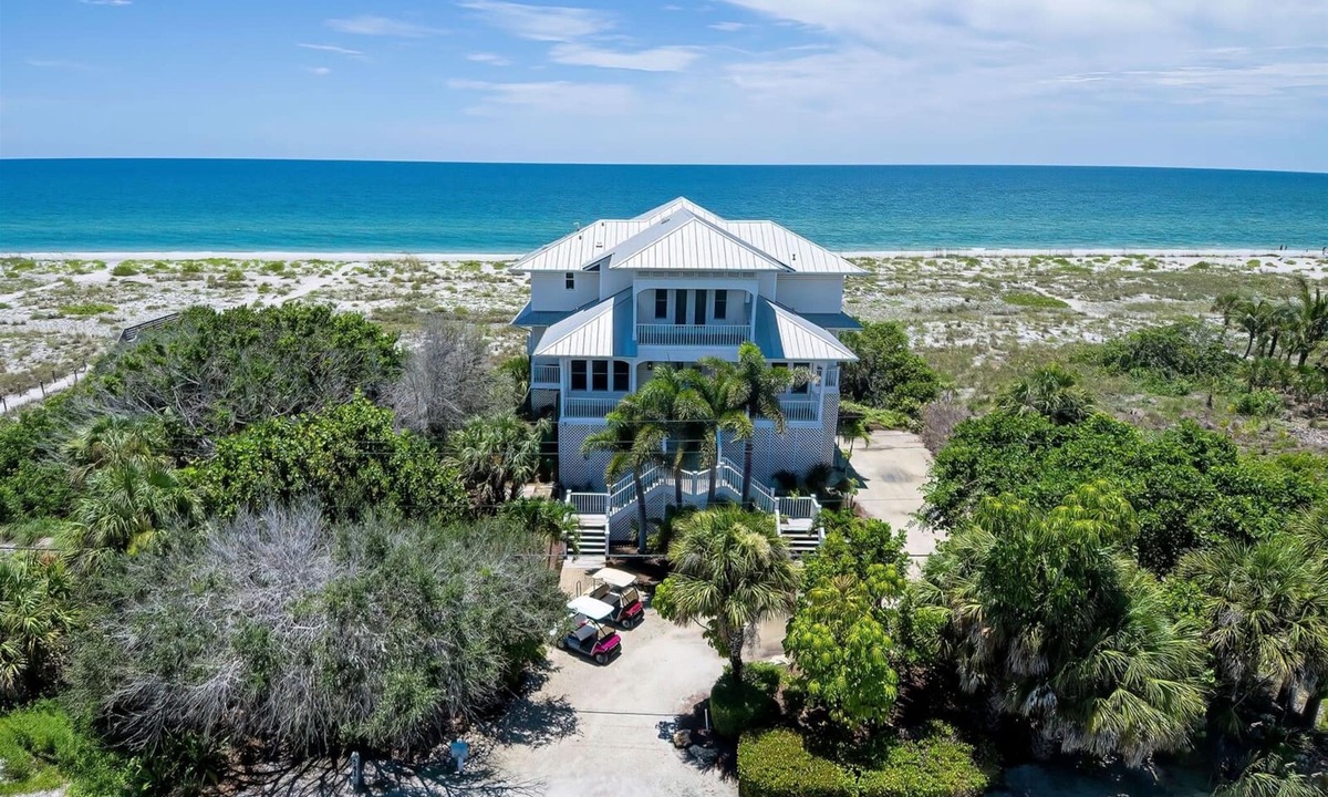 Palm Island House | Dolphin Watch | Beachfront on private Beach