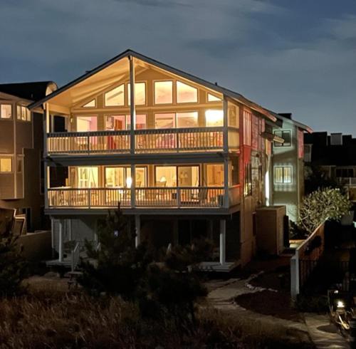 Northeast Virginia Beach House | Dolphin Watch - Oceanfront - North End VB
