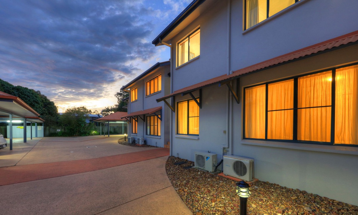 Tin Can Bay Hotel | Dolphin Waters