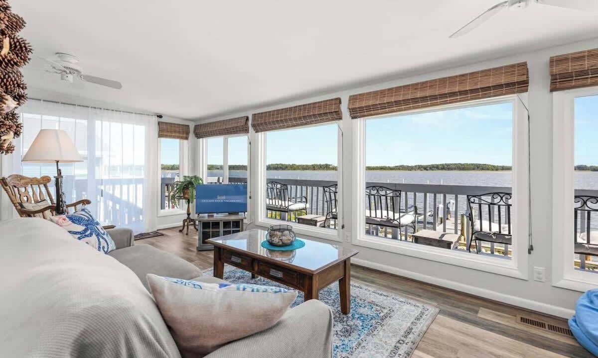 Ocean Pines House | Dolphins Chance - Beautiful Waterfront!