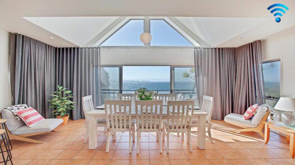 Culburra Beach House | Dolphins Den - panoramic views