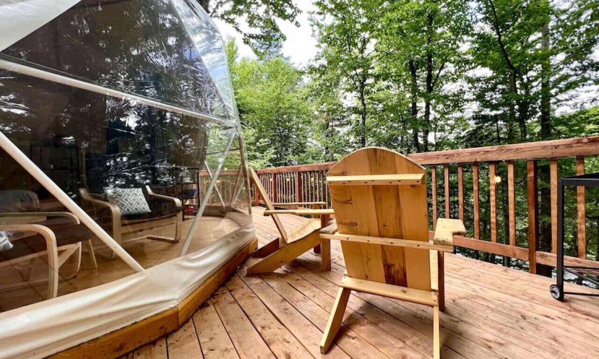 Saint-Gabriel-de-Valcartier House | Dome # 4 with a view to the forest.