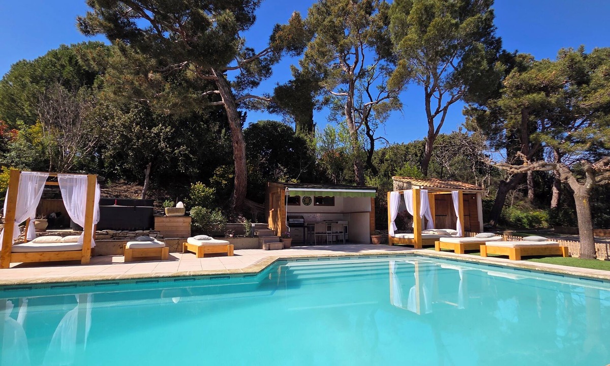 Saint-Saturnin-les-Avignon House | Domaine les Gendalis