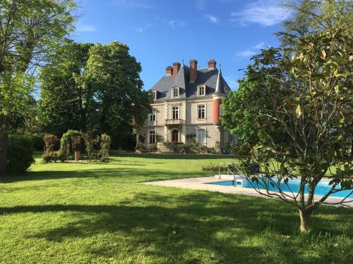 Sainte-Agathe-la-Bouteresse Bed & Breakfast | Domaine du Perrier