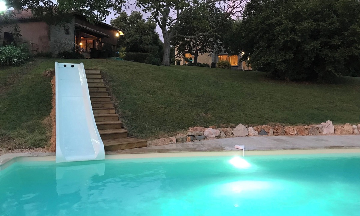 Saint-Pastour House | Domaine de 2 Gites, Piscine et Toboggan de 7 Mètres Pour Petits et Grands!