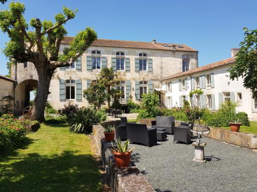 Asnieres-la-Giraud House | Domaine de Chantageasse