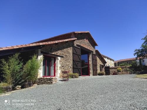 Saint-Juire-Champgillon Bed & Breakfast | Domaine de l'Orfraie