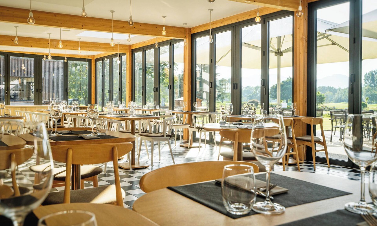 Pommiers-la-Placette Hotel | Domaine de Charmeil