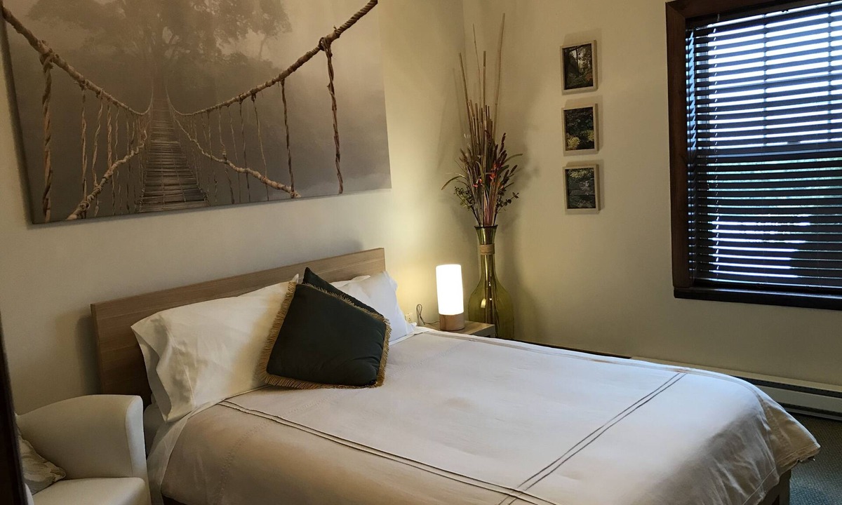 Saint-Boniface Apartment | Domaine de la Baie - Suites and room - La Gabelle