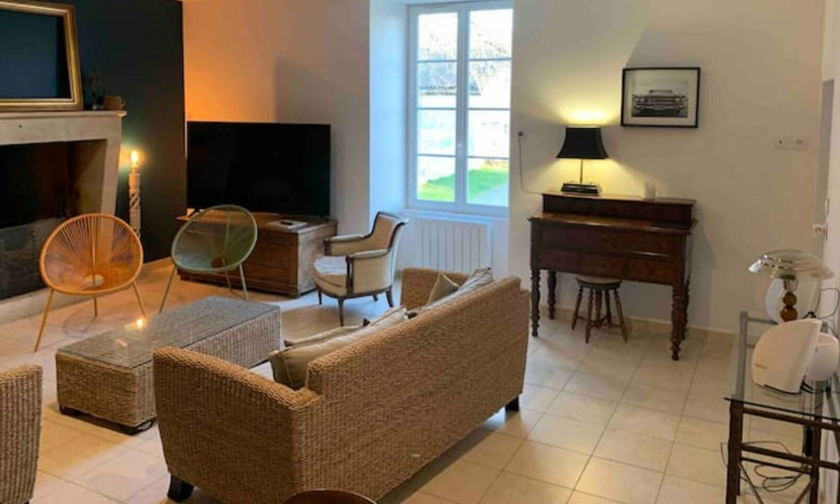 Rouvre House | Domaine de la Cour