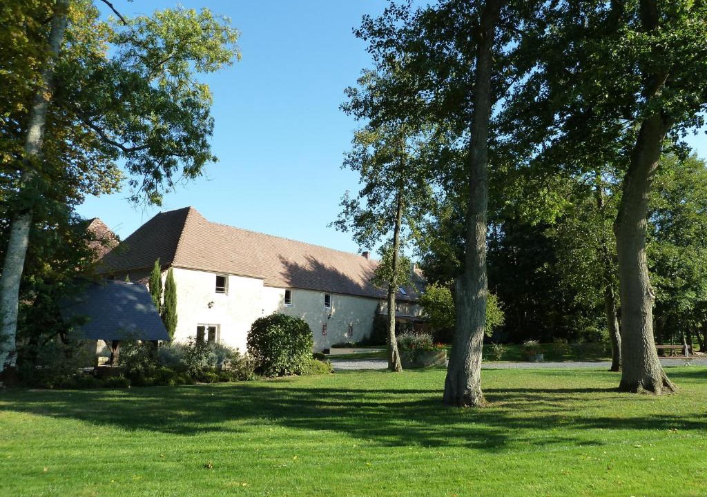 Saint-Pierre-Canivet Bed & Breakfast | Domaine De La Tour